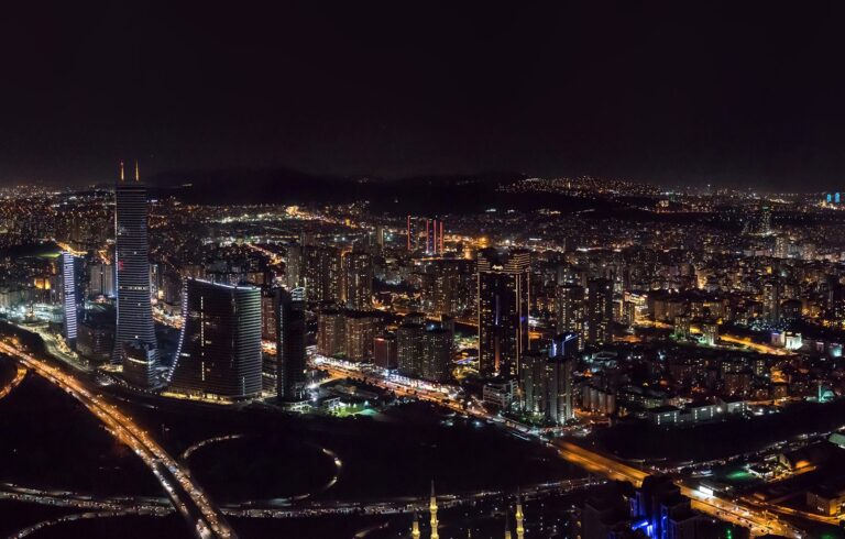 Ataşehir Asansörlü Taşımacılık ile Standart Taşımacılık Arasındaki Fark